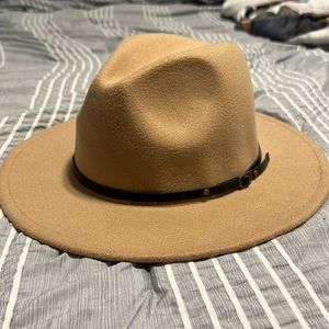 Women’s trendy hat